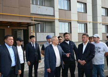 Бейбит Исабаев проверил ход строительства и модернизации объектов в Сарыозеке