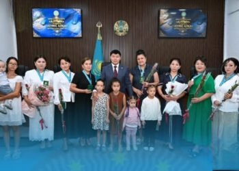9 многодетным талдыкорганкам вручили подвески «Алтын алқа» и «Күміс алқа»