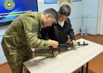 Пограничники провели патриотический урок для школьников Алакольского района