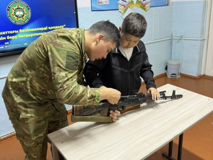 Пограничники провели патриотический урок для школьников Алакольского района