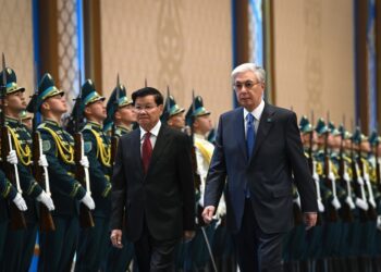 В Казахстан прибыл Президент Лаоса Тхонглун Сисулит
