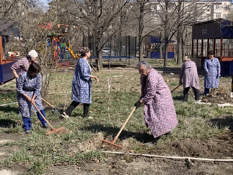 Сотрудники талдыкорганского Дома ребенка поддерживают экоинициативу «Таза Қазақстан»