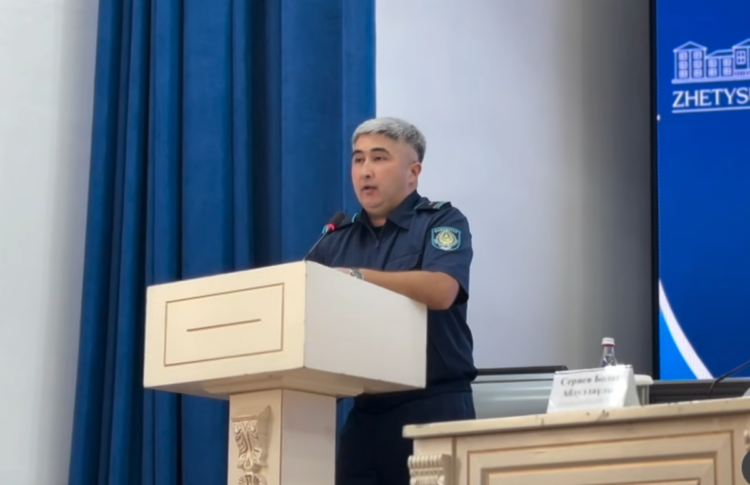 «Закон и порядок»: Жетысуские полицейские встретились со студентами