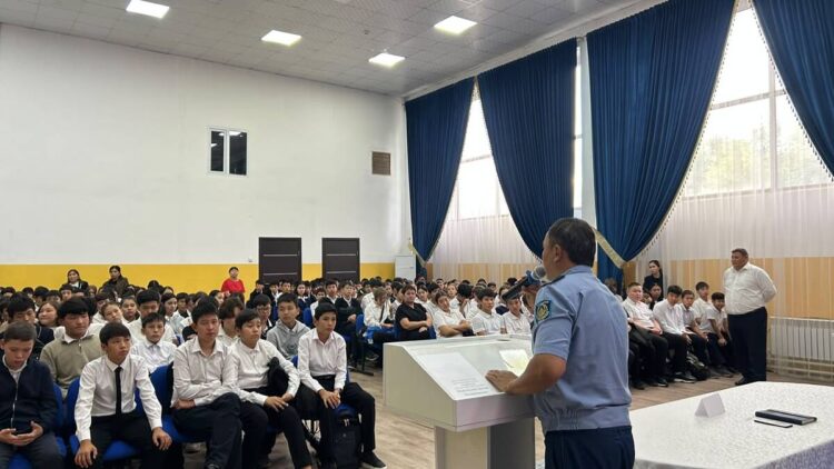 Полиция инициировала открытый диалог со школьниками Талдыкоргана