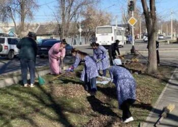 Сотрудники талдыкорганского Дома ребенка поддерживают экоинициативу «Таза Қазақстан»