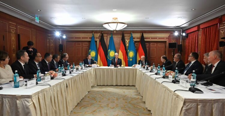 Токаев предложил расширять программы двойных дипломов с Германией