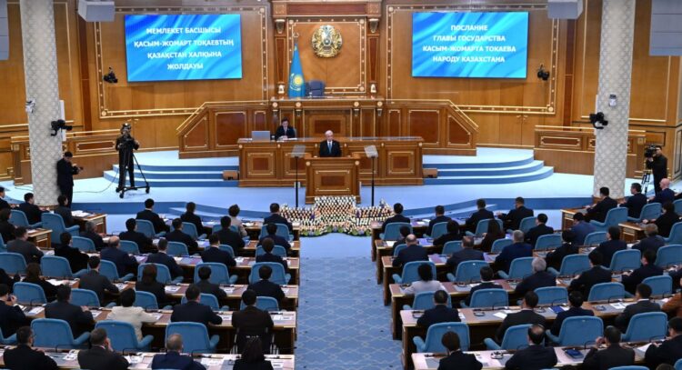Казахстану предстоит решать новые задачи на фоне глобальной нестабильности