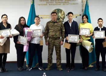 Трое школьников из Талдыкоргана награждены за бдительность и смелость