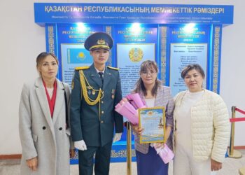 Военнослужащие Сарыозекского гарнизона поздравили педагогов Кербулакского района