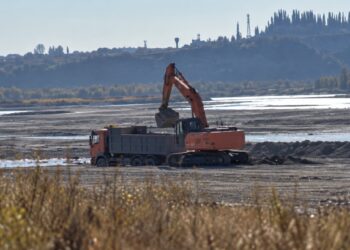 В Талдыкоргане пресекли незаконную добычу песчано-гравийной смеси