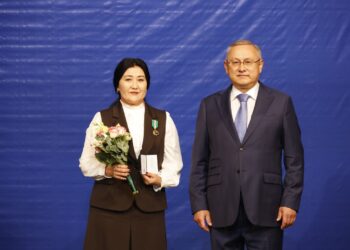 350 жетысуских педагогов отмечены наградами ко Дню учителя