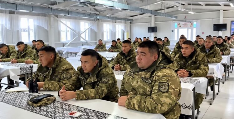 Угроза дисциплине: в Жетісу обсудили риски наркомании среди военнослужащих
