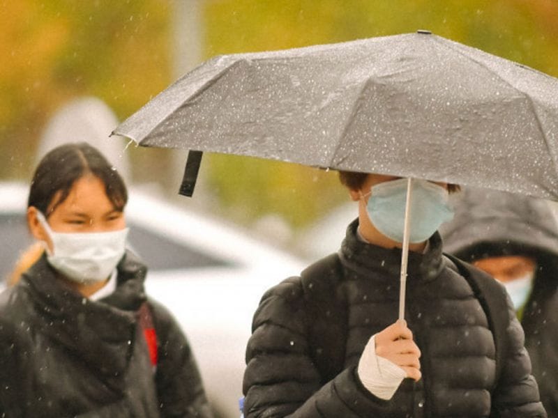 Штормовое предупреждение объявлено почти по всему Казахстану