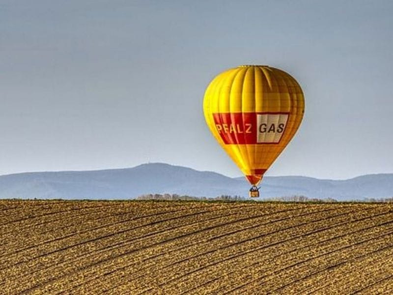 Во Франции семь человек пострадали во время столкновения воздушного шара с ЛЭП