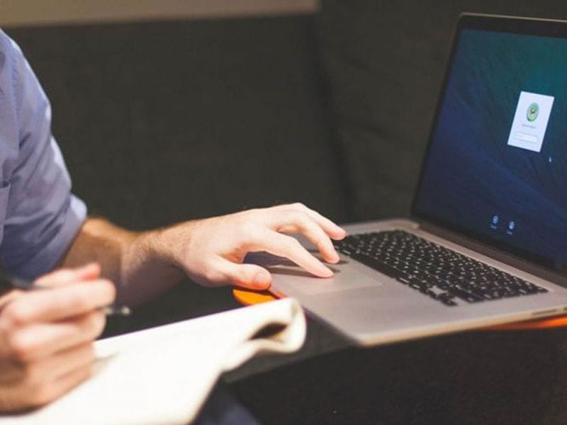 Обязаны ли работодатели регистрировать электронные трудовые договоры