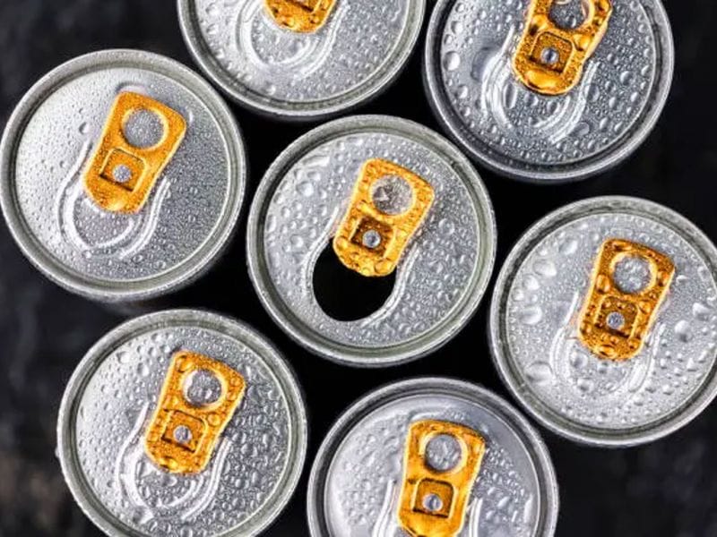 Опасную для здоровья плесень выявили в энергетических напитках, которые выпускал подпольный цех в Шымкенте