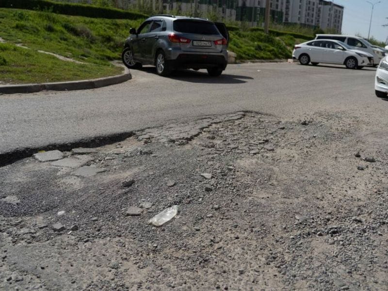 "От дорог зависит благосостояние населения". Почему в Казахстане плохие дороги