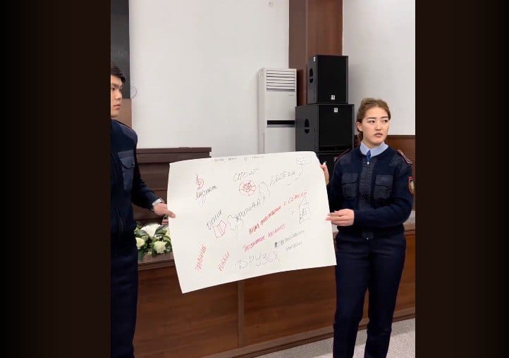 Полицейские Жетiсу: "Как распознать наркомана или лудомана"