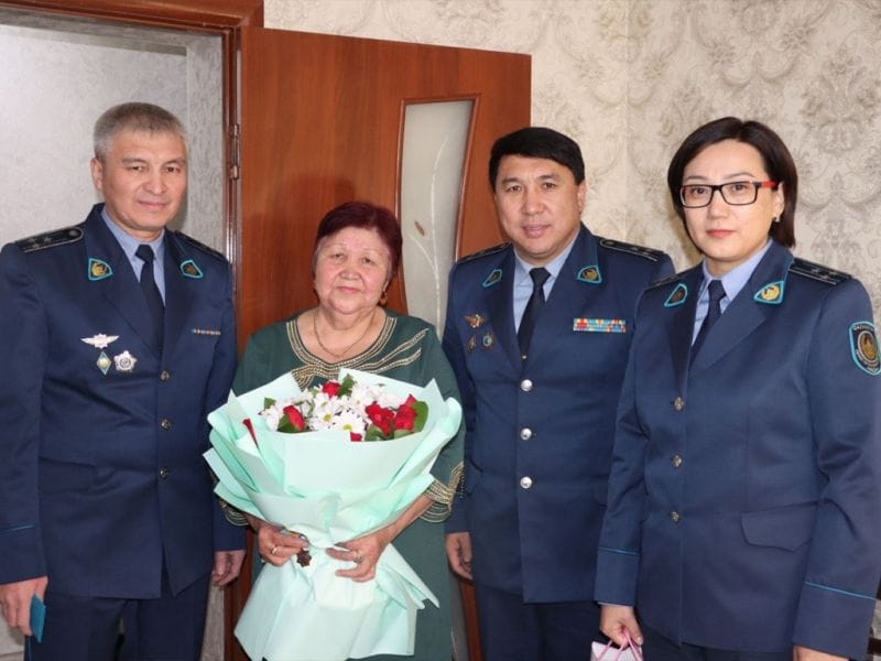 Главный полицейский Жетісу выразил благодарность семьям образцовых сотрудников