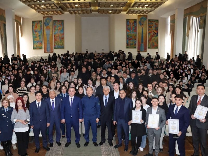 Руководство правоохранительных органов Жетісу встретилось со студентами областного центра