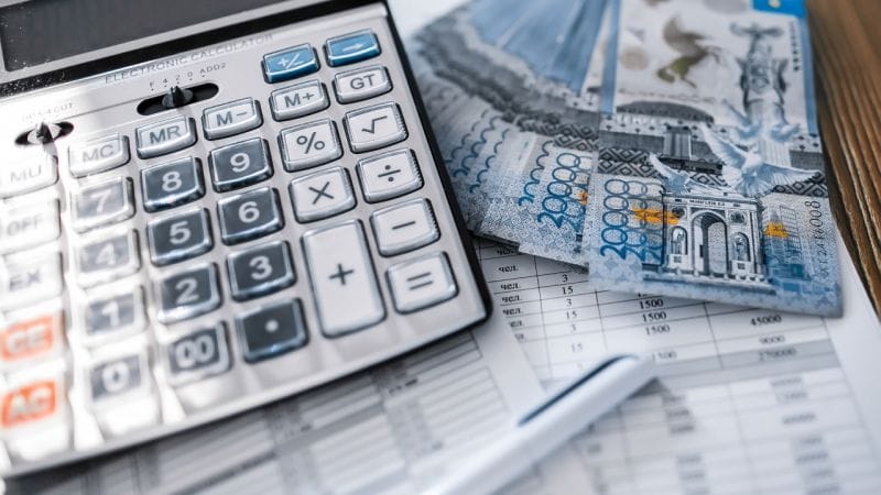 Налоговики вернули в бюджет 17,7 млрд тенге, борясь с оттоком капитала