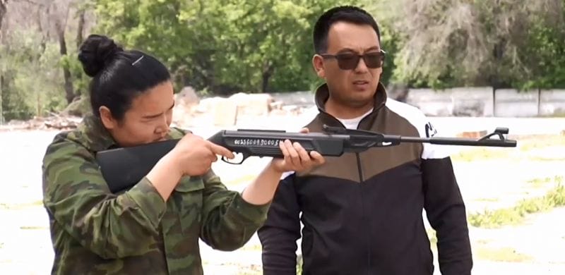 Школьники на поле боя: юные патриоты состязались в Жетысуском гарнизоне