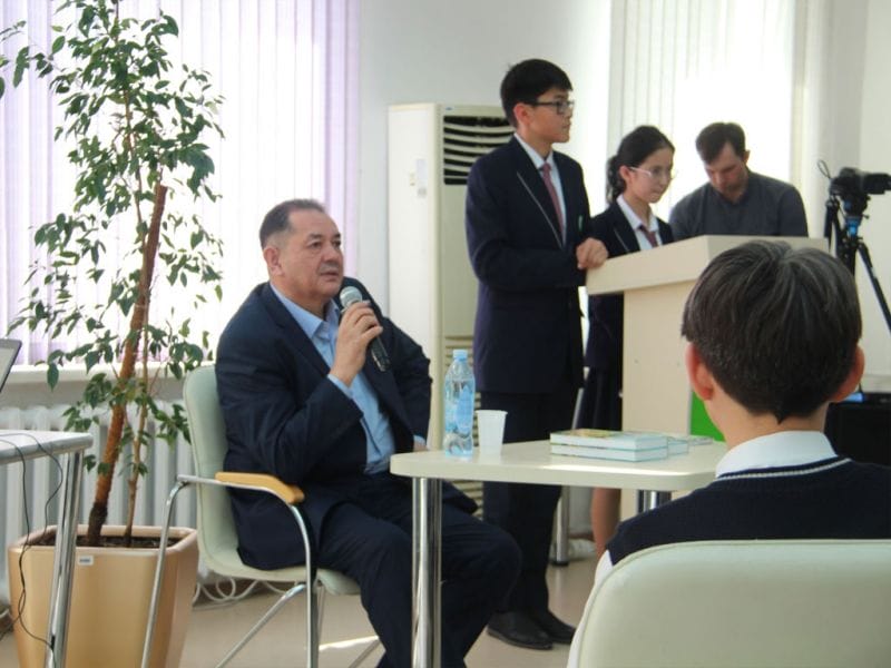 Ученики НИШ г. Талдыкоргана встретились с детским писателем