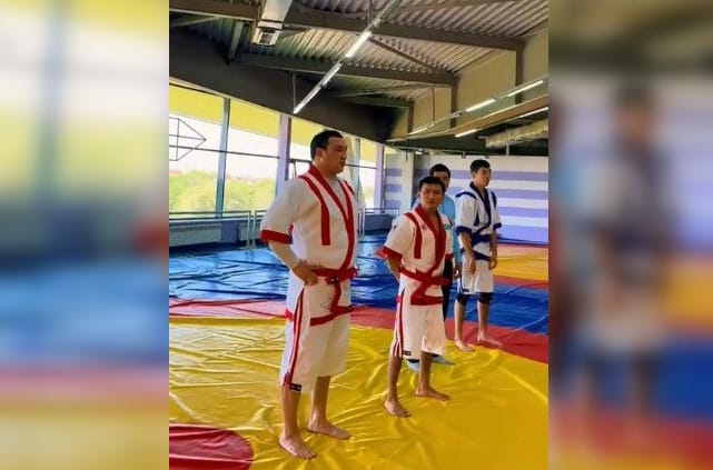 Первый чемпион "Қазақстан барысы" Улан Рыскул провел мастер-класс для юных борцов Талдыкоргана