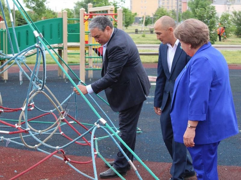 Депутаты Талдыкоргана проконтролировали, как благоустраивают и озеленяют город