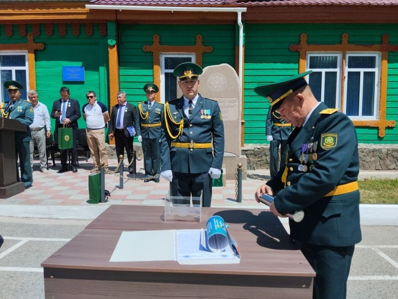 На территории пограничного управления по Панфиловскому району состоялась торжественная закладка «капсулы времени»