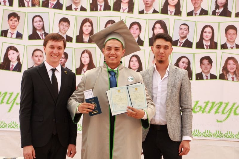 В NIS Талдыкоргана торжественно проводили выпускников 2024 года