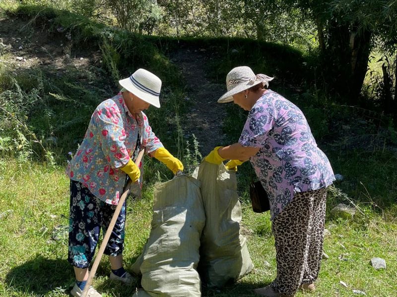 Таза Қазақстан: Текелийцы наводят порядок за чертой города